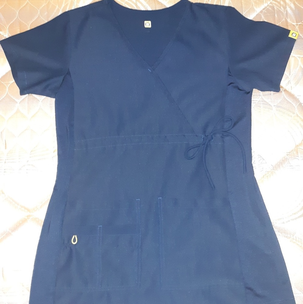 SOLD. Wonderwink maternity scrub top XS